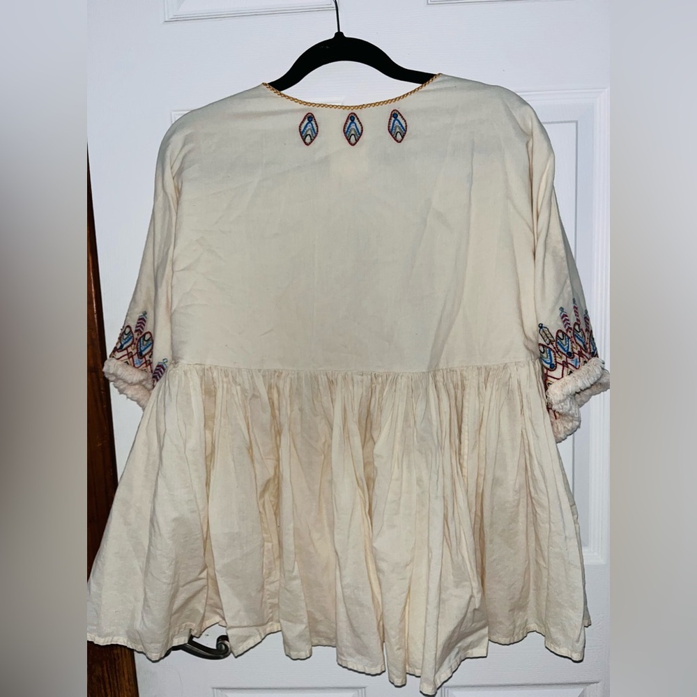 Embroidered Boho Cream Short Sleeve Peplum Style Top with Tie Accents Small - Picture 3 of 3